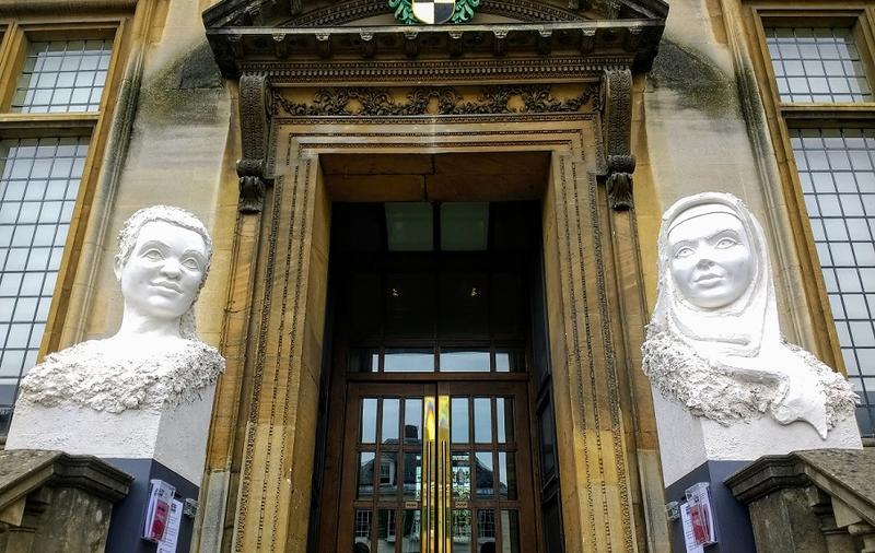 Photo of the two new plaster heads on either side of the entrance of the History of Science Museum