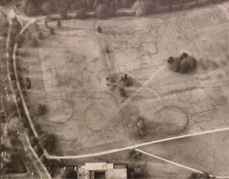 Parch marks in the University Parks, seen from the air in the 1970s. They show the location of some of the site’s archaeology. (Source: Oxford University Archives)