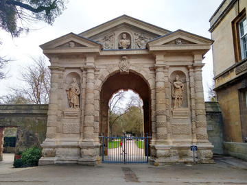 Photo of Danby Gate at entrance to Botanic Gardens arch after renovation of stonework.